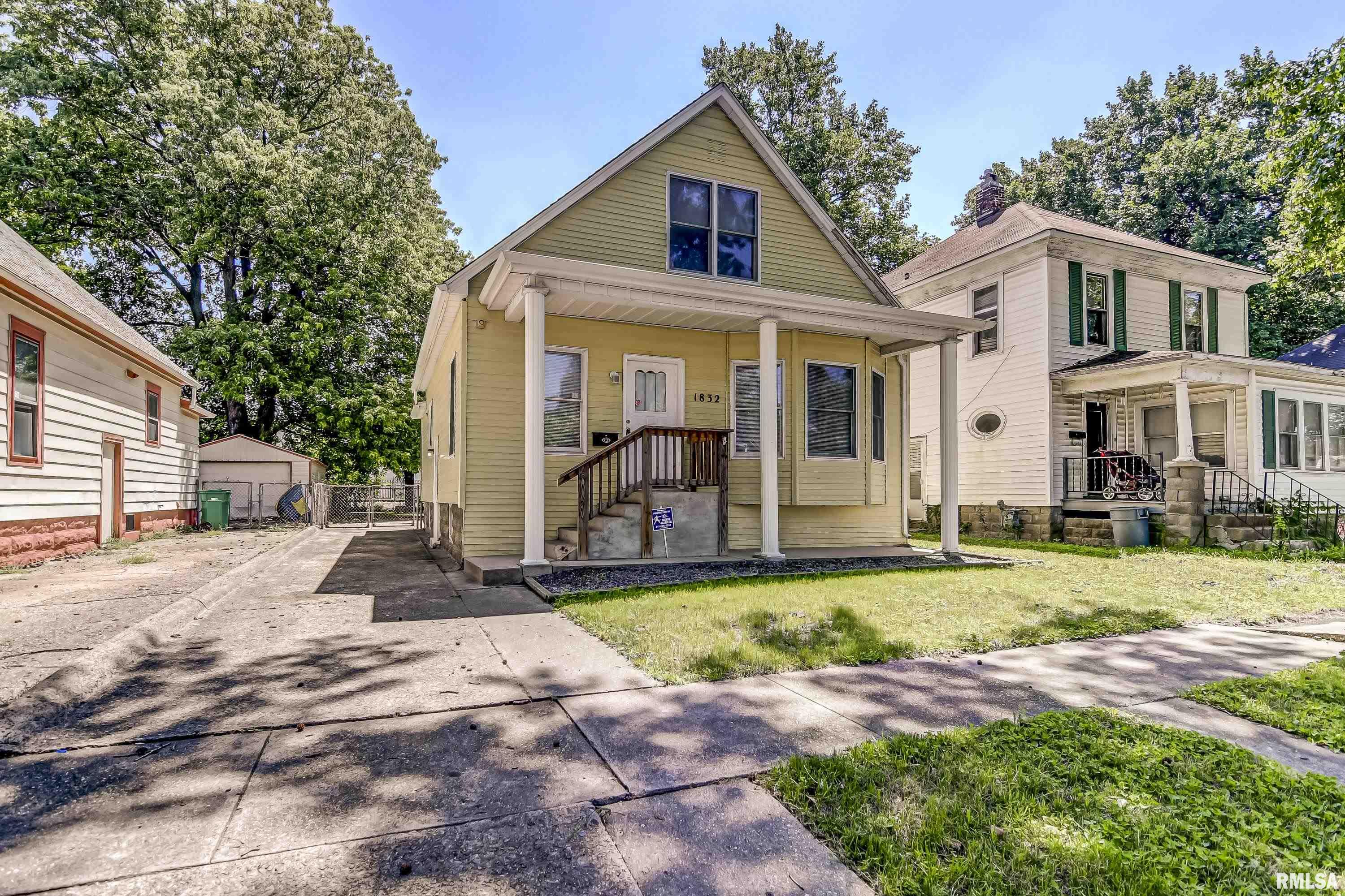1832 South 2nd Street Springfield, IL 62704 - Photo 1 of 32