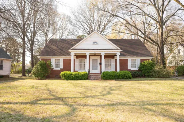 $395,000 | 319 East Poplar Avenue, Collierville, TN 38017