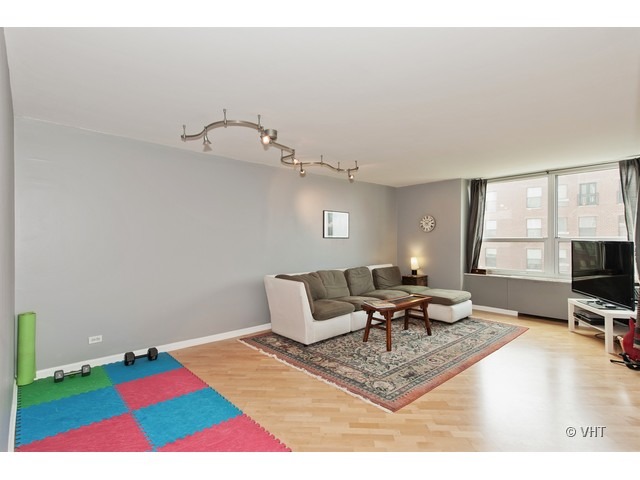 720 West Gordon Terrace, Unit 7N Chicago, IL 60613 - Photo 3 of 10