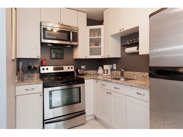 720 West Gordon Terrace, Unit 7N Chicago, IL 60613 - Photo 4 of 10