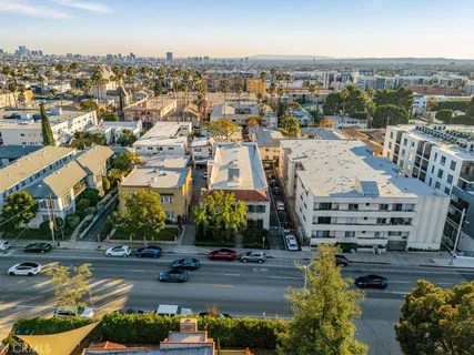 $3,500,000 | 5424 Franklin Avenue, Los Angeles, CA 90027
