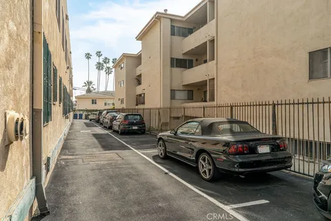 $3,500,000 | 5424 Franklin Avenue, Los Angeles, CA 90027