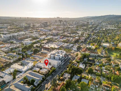 $3,500,000 | 5424 Franklin Avenue, Los Angeles, CA 90027