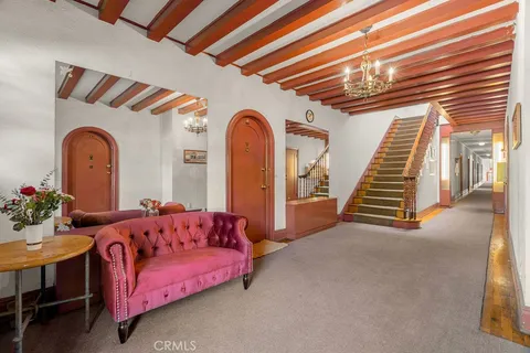 $3,500,000 | 5424 Franklin Avenue, Los Angeles, CA 90027