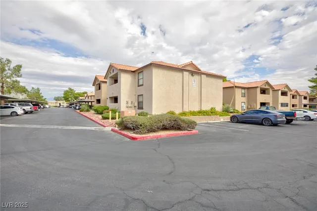 $175,000 | 2451 North Rainbow Boulevard, Unit 1058, Las Vegas, NV 89108
