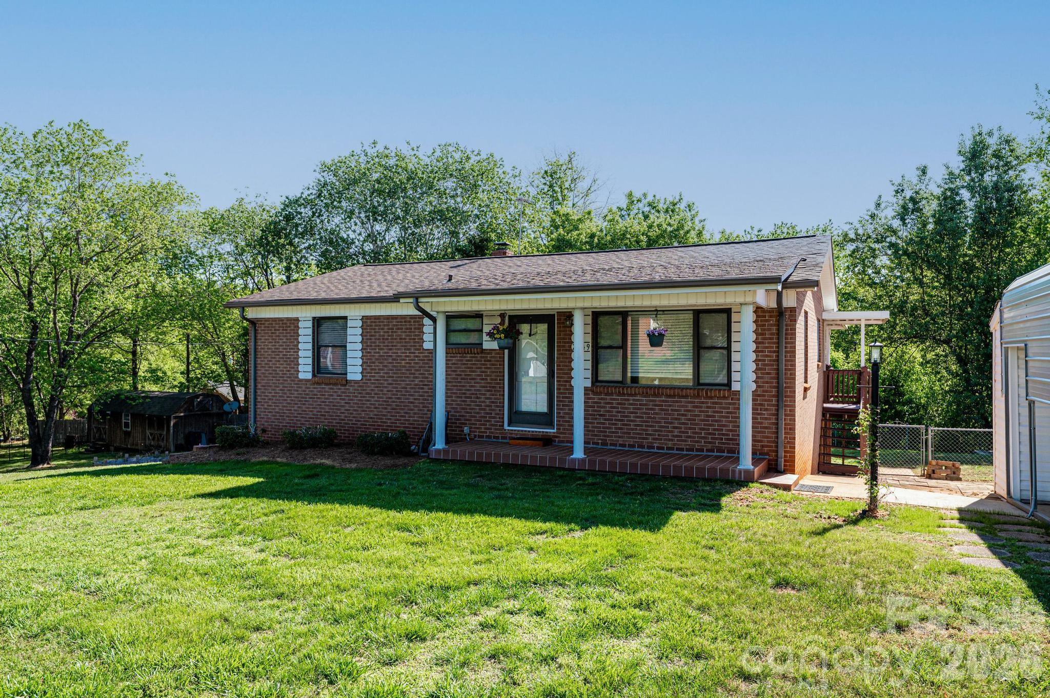 2649 West View Acres Street Hickory, NC 28601 - Photo 3 of 41