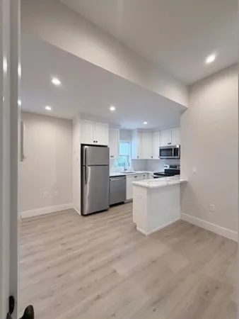 $2,113 | 186 Bedford Street, Unit 203, Lexington, MA 02420