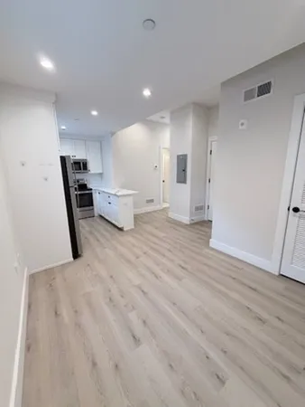 $2,113 | 186 Bedford Street, Unit 203, Lexington, MA 02420