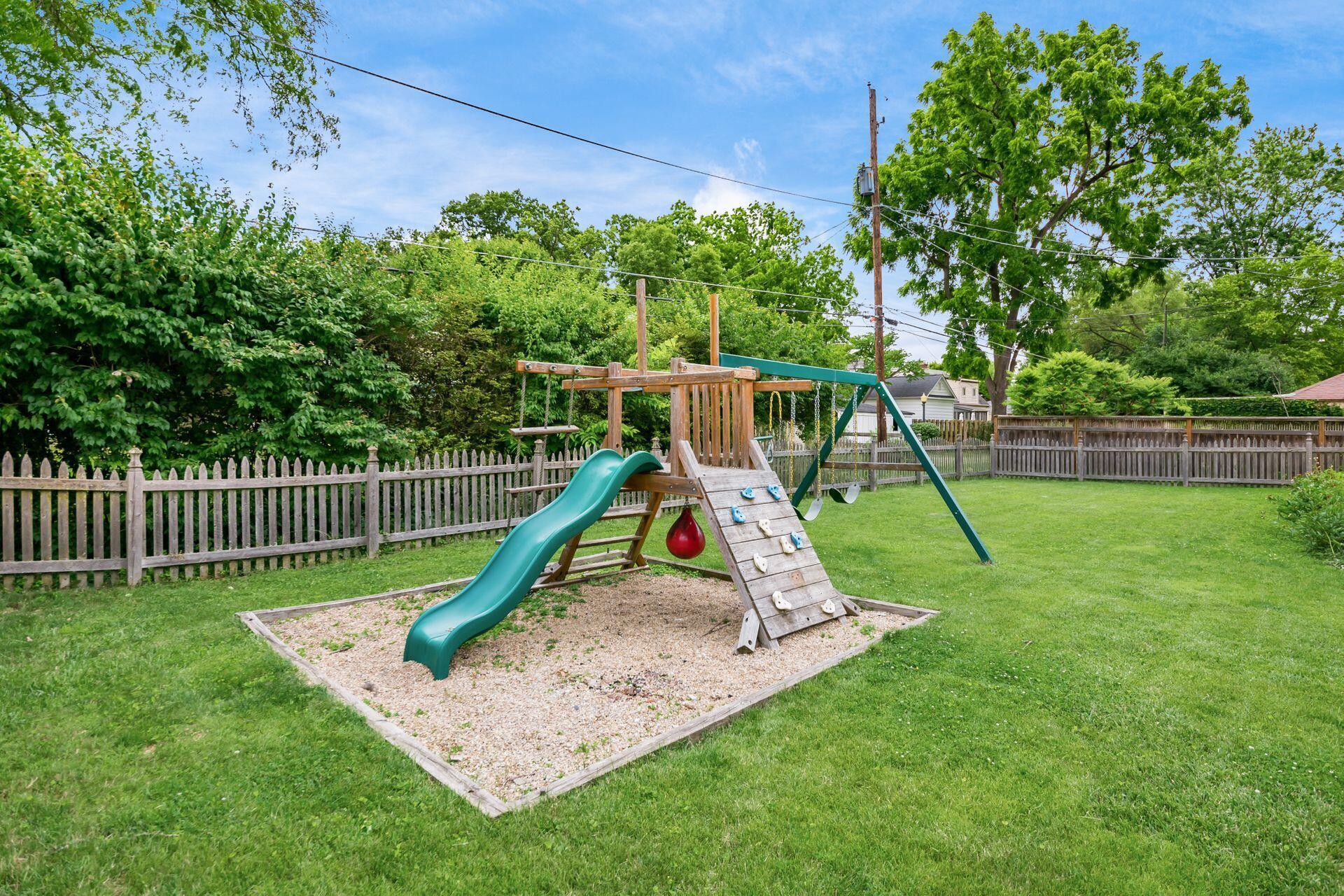 281 South Broadleigh Road Columbus, OH 43209 - Photo 43 of 44 053__L 281 S Broadleigh Rd006
