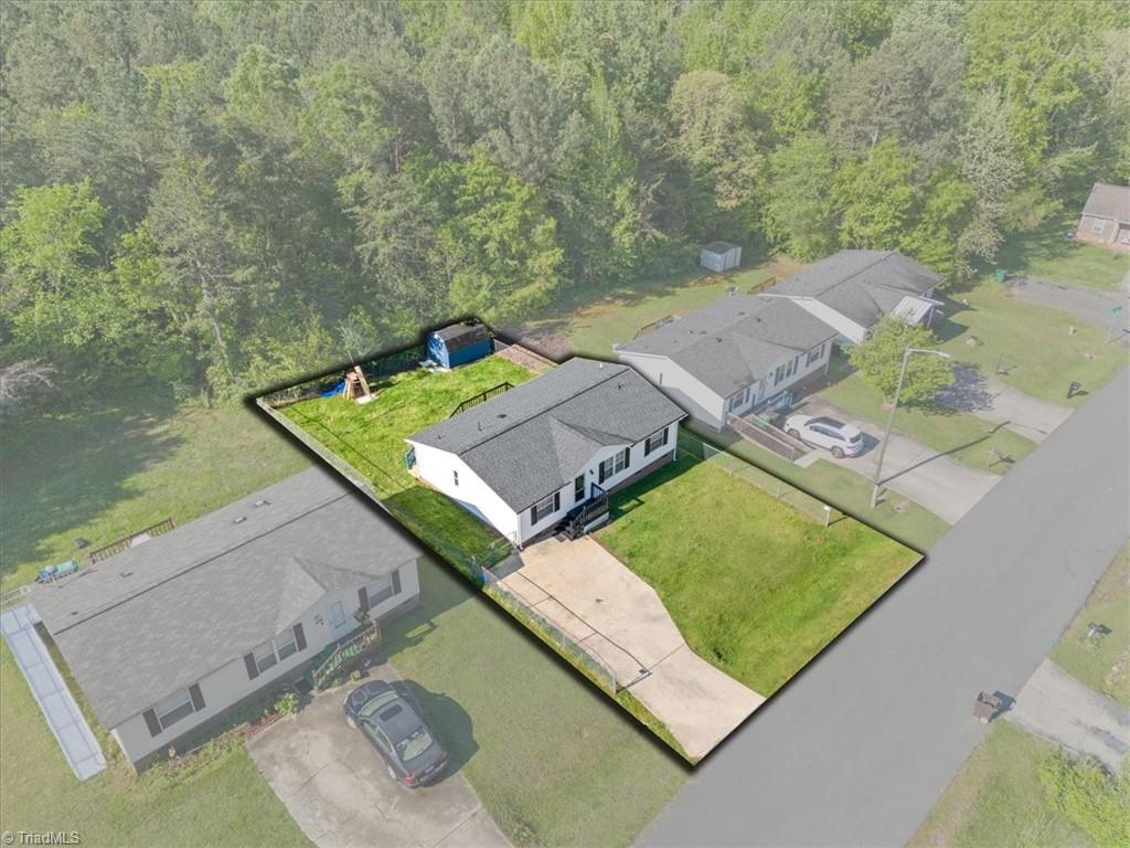 1604 Mossbrook Circle High Point, NC 27260 - Photo 3 of 28