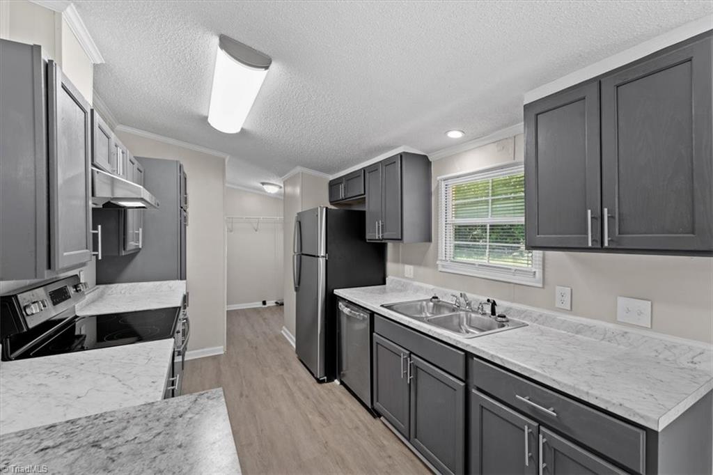 1604 Mossbrook Circle High Point, NC 27260 - Photo 8 of 28