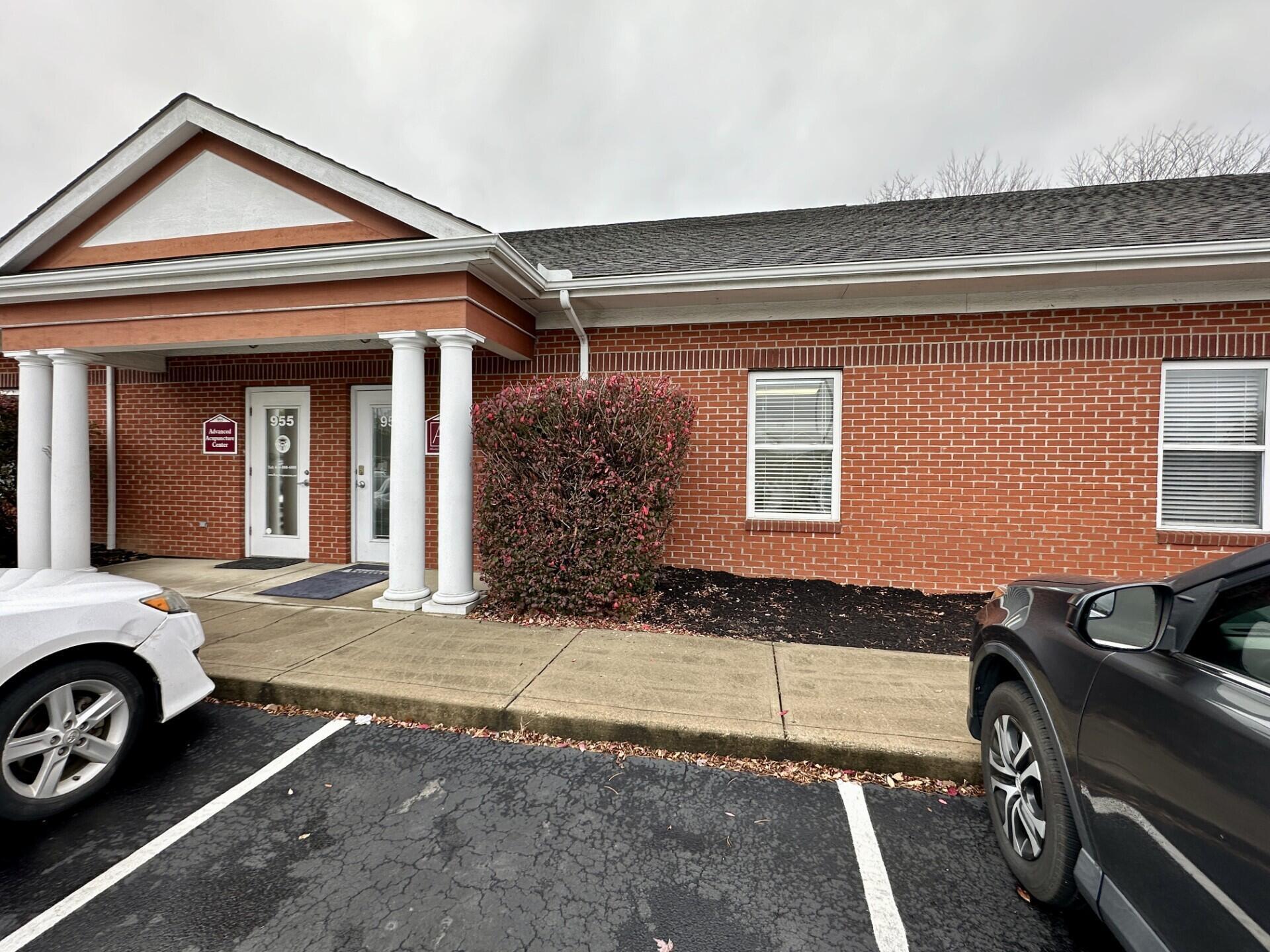 951 Worthington Woods Loop Road Columbus, OH 43085 - Photo 1 of 21 thumbnail_IMG_1170