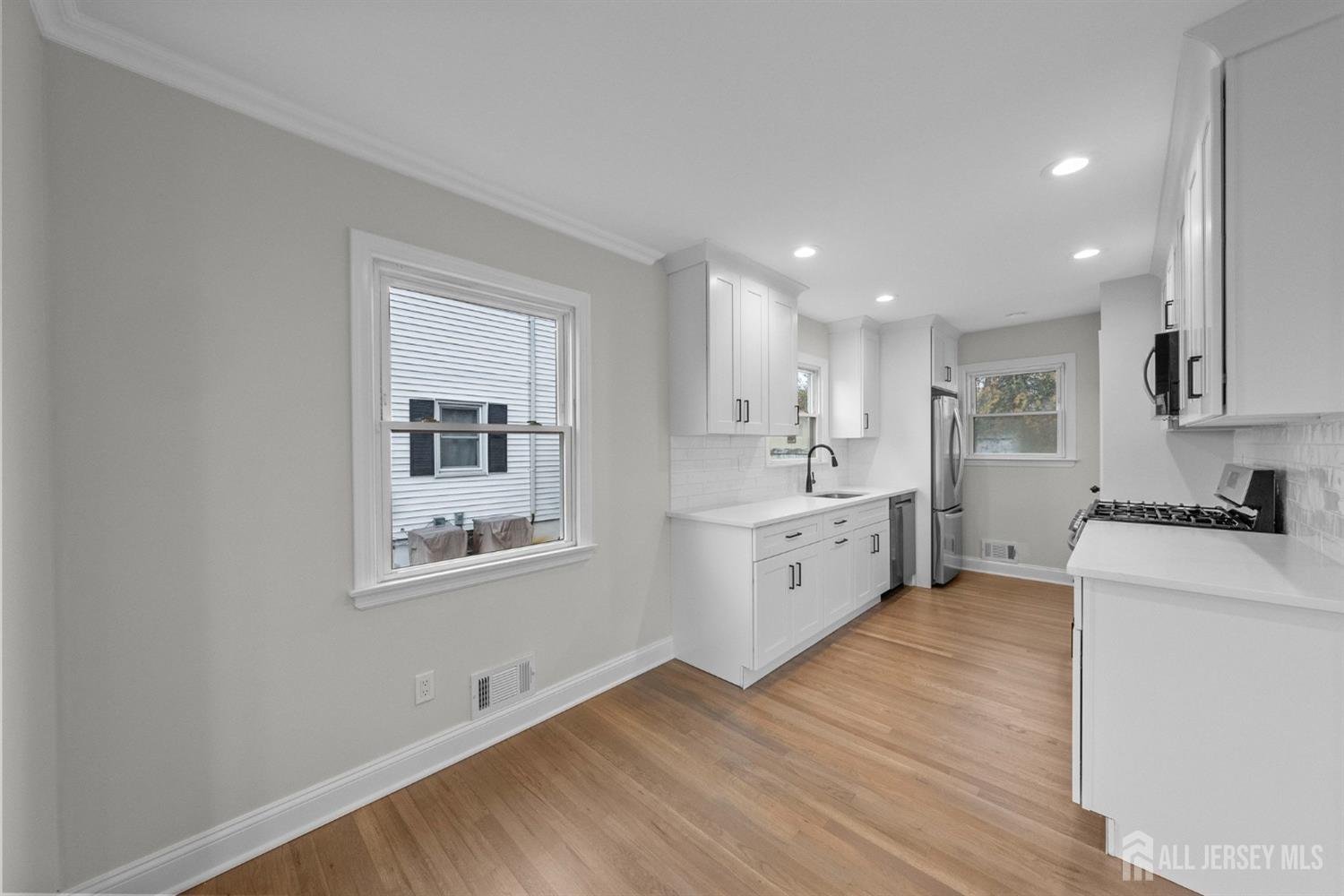 73 George Street Milltown, NJ 08850 - Photo 6 of 28 Gallery Image 6