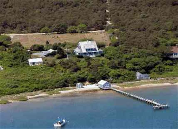 27 Tower Hill Road Edgartown, MA 02539 - Photo 1 of 2 http://d1qzqeyxiitrap.cloudfront.net/photos/10679/600/eabfe588.jpg