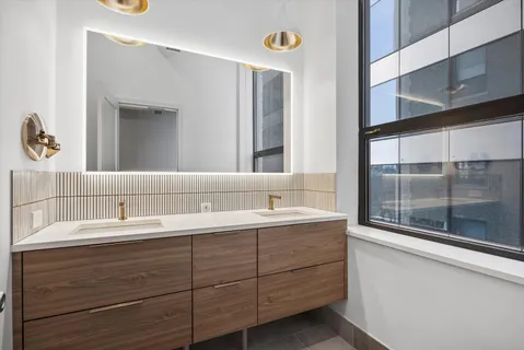 $550,000 | 910 South Michigan Avenue, Unit 501, Chicago, IL 60605