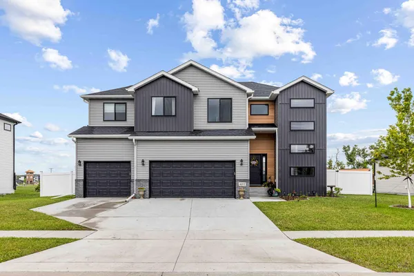 $584,900 | 4212 Pine Parkway South, Fargo, ND 58104