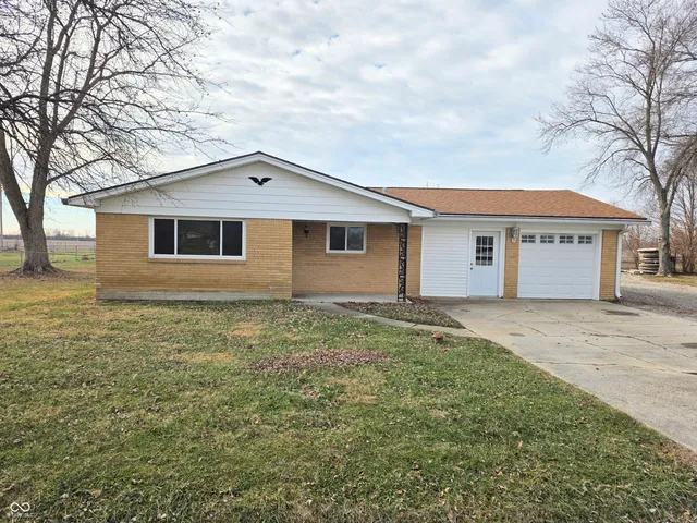 $239,950 | 1195 East Hazelwood St S Drive, Shelbyville, IN 46176