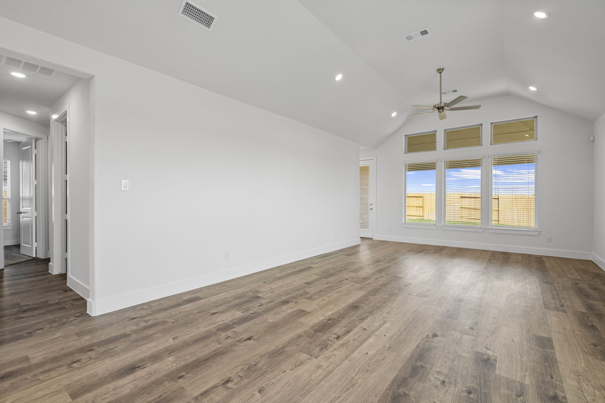 304 Gambels Quail Road Hempstead, TX 77445 - Photo 8 of 28