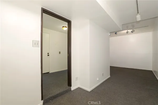 an empty room with a ceiling fan and closet in it