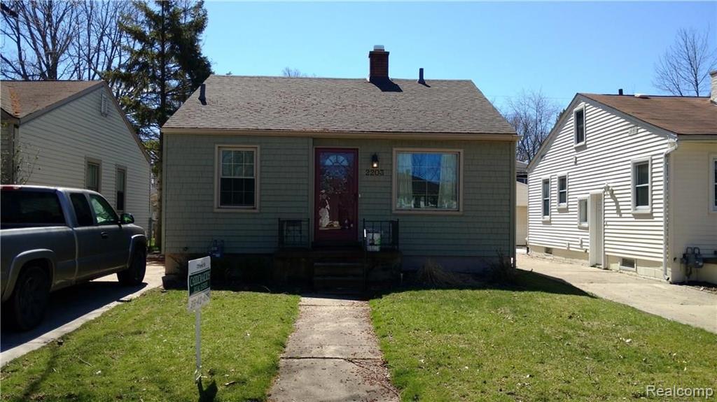 2203 Roslyn Road Grosse Pointe Woods, MI 48236 - Photo 3 of 3