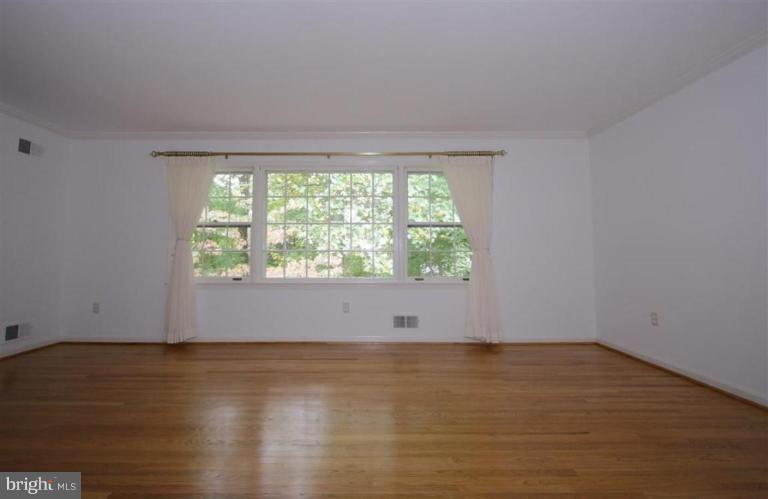 600 Hermleigh Road Silver Spring, MD 20902 - Photo 16 of 17 Living Room #2