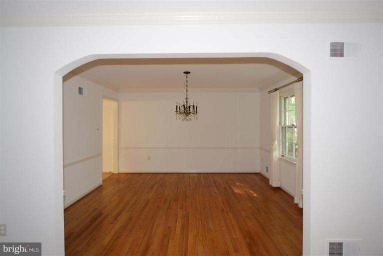 600 Hermleigh Road Silver Spring, MD 20902 - Photo 7 of 17 Dining Room