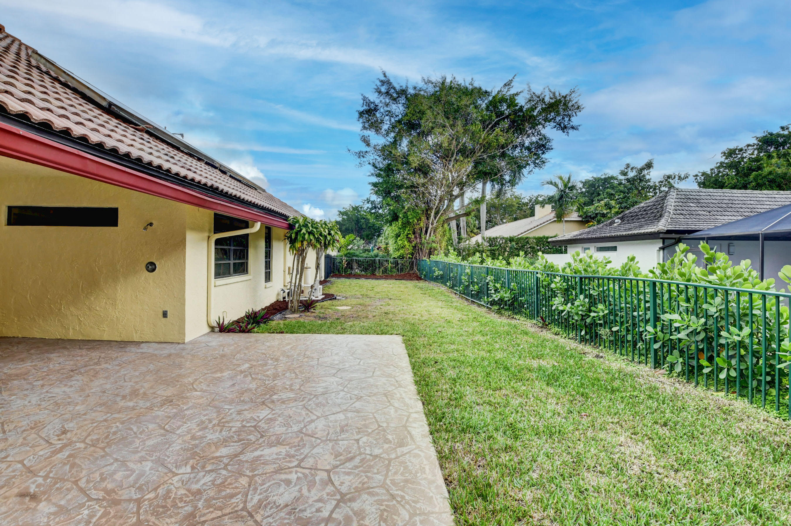 3230 St James Drive Boca Raton, FL 33434 - Photo 6 of 62 a view of a house with a yard
