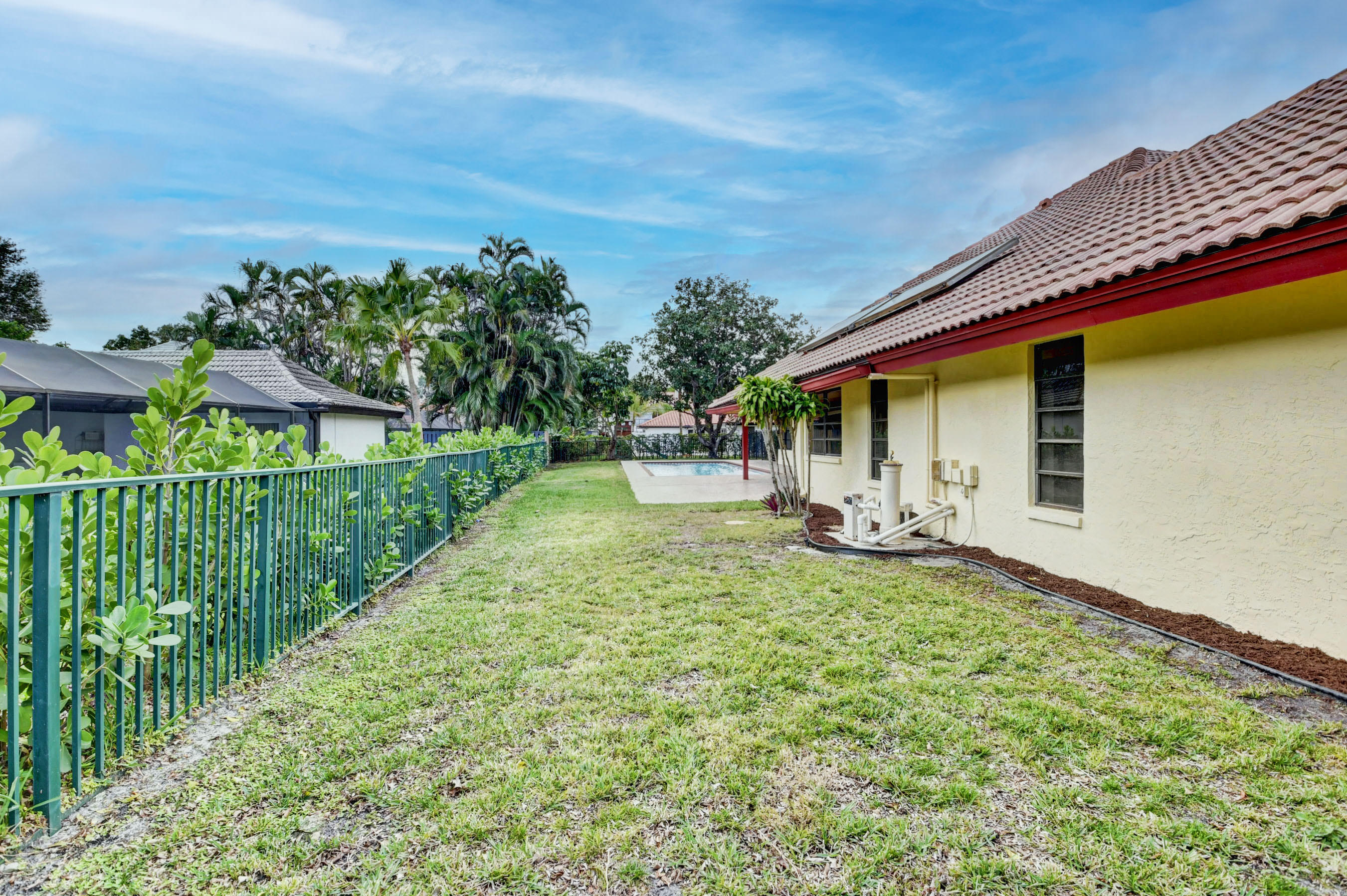 3230 St James Drive Boca Raton, FL 33434 - Photo 7 of 62 a backyard of a house with table and chairs