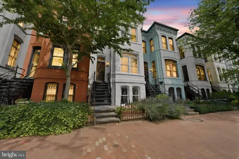 $995,000 | 406 10th Street Southeast, Washington, DC 20003