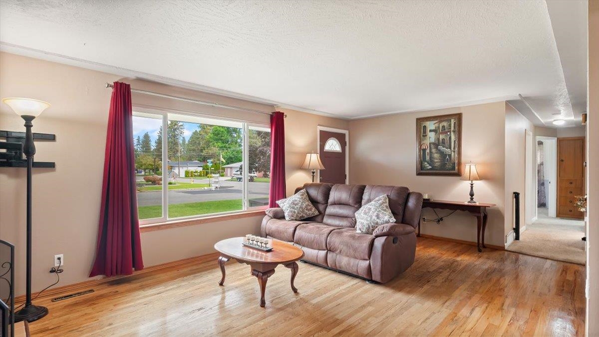 303 West Barnes Road Spokane, WA 99218 - Photo 3 of 38