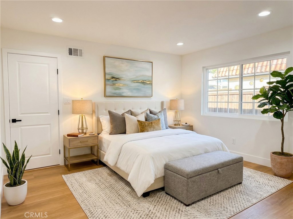 26 Seton Road Irvine, CA 92612 - Photo 10 of 17 Virtually staged. Furniture added digitally.