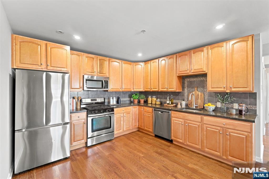 22 Sylvan Street, Unit 2A Rutherford, NJ 07070 - Photo 3 of 21 Gallery Image 3