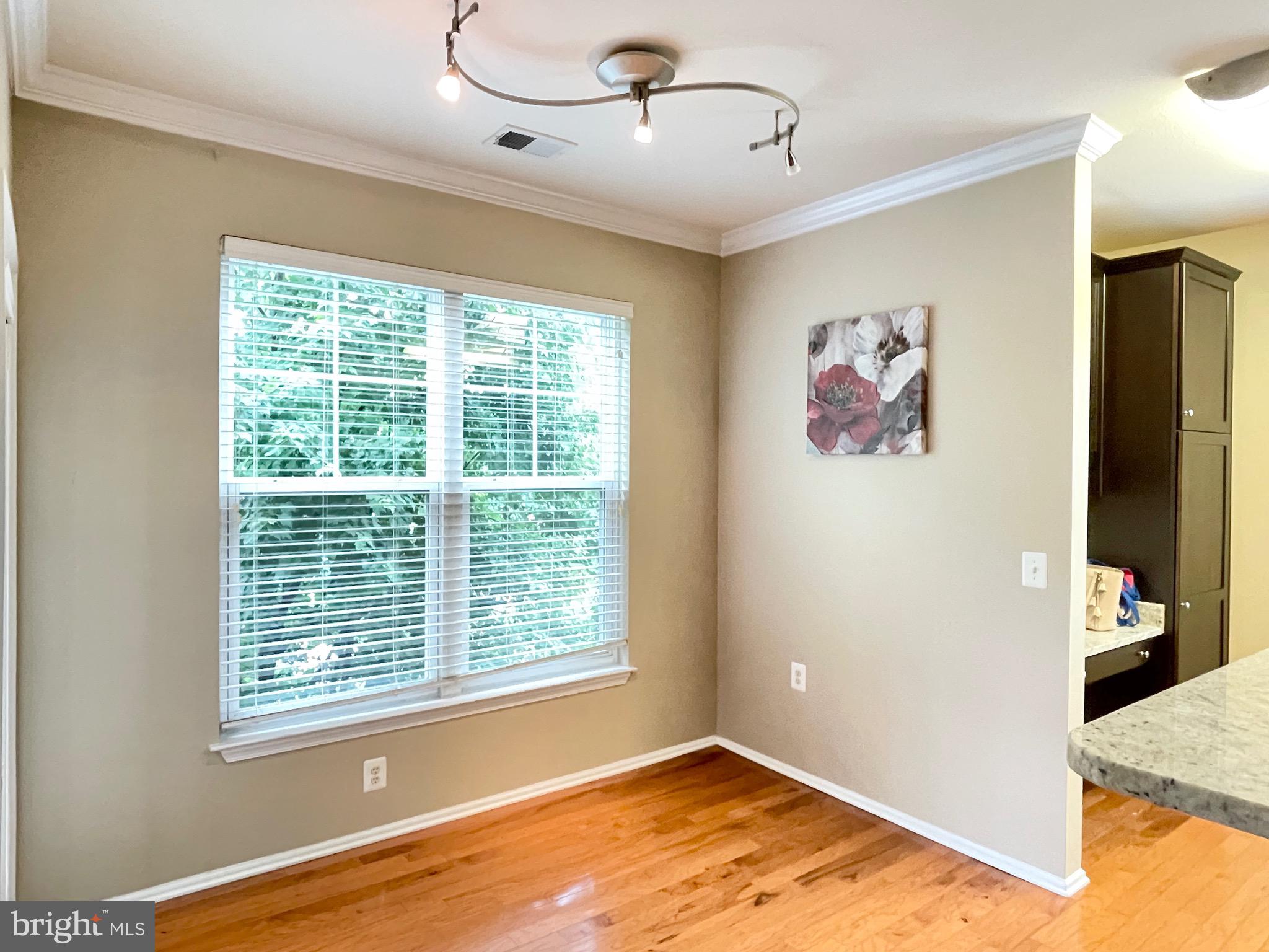 11800 Old Georgetown Road, Unit 1314 Rockville, MD 20852 - Photo 16 of 43 Dining area