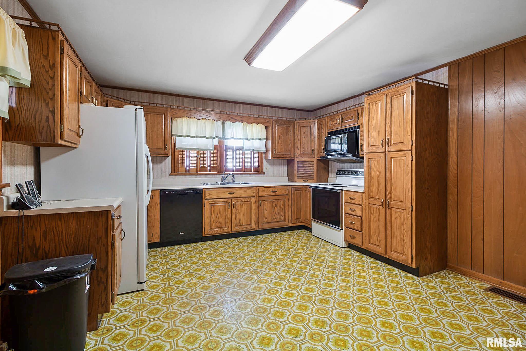 1004 West White Street Marion, IL 62959 - Photo 6 of 24