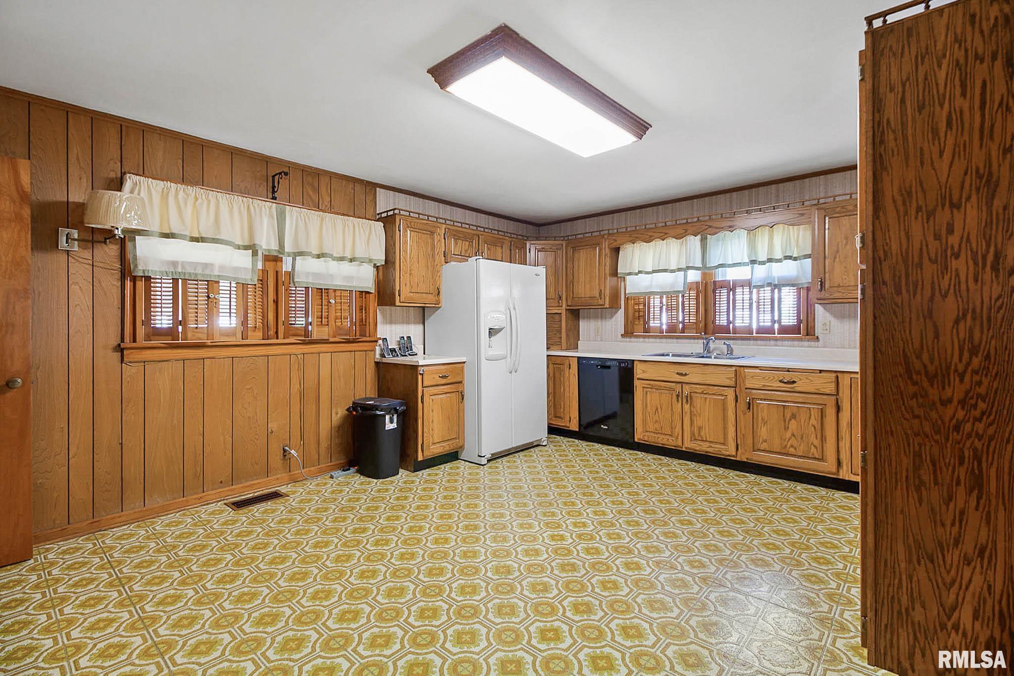 1004 West White Street Marion, IL 62959 - Photo 8 of 24