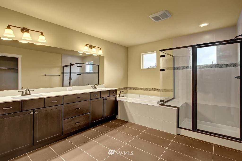 3609 177th Place Southeast, Unit 1015 Bothell, WA 98012 - Photo 7 of 14 a spacious bathroom with a mirror sink and bathtub