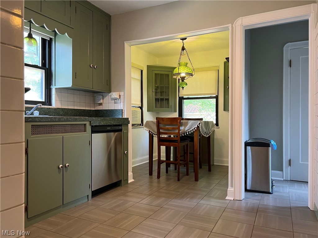 1242 Castleton Road Cleveland Heights, OH 44121 - Photo 6 of 32 Kitchen with eat-in nook