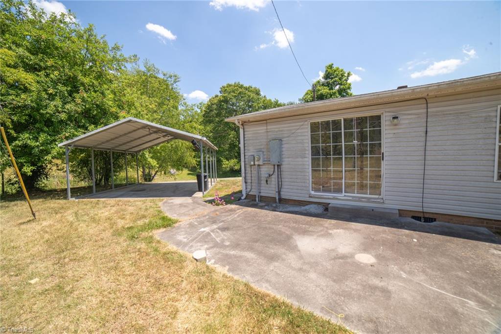 6439 Wilkes Yadkin Road Ronda, NC 28670 - Photo 5 of 32 Gallery Image 5