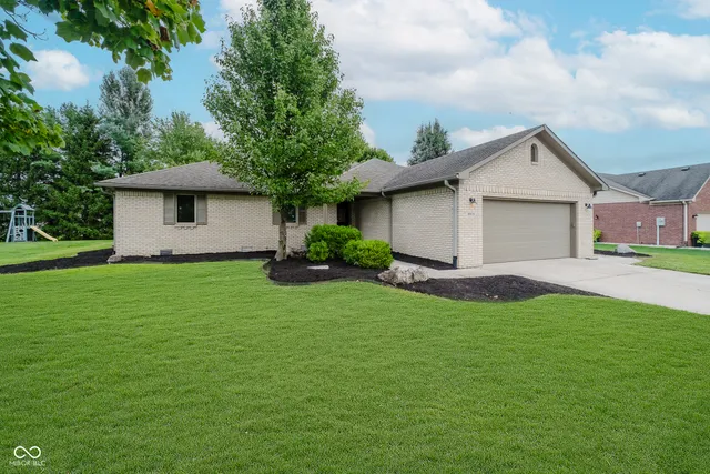 $325,000 | 2676 Oak Drive, Clayton, IN 46118