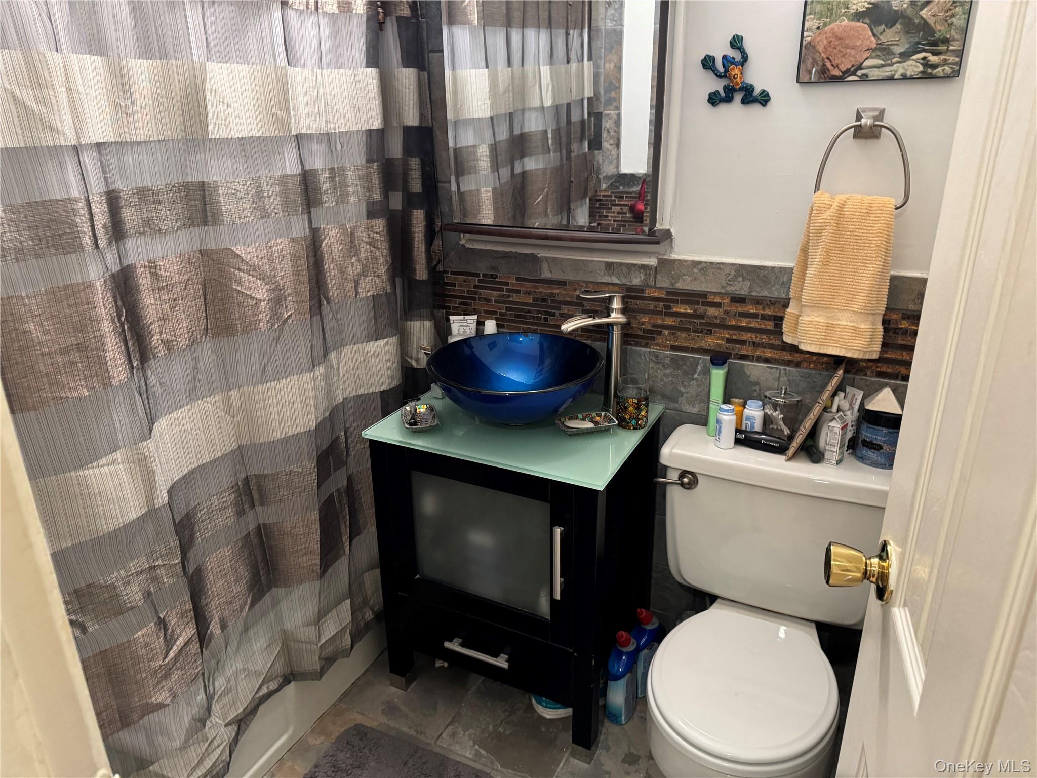 1101 Midland Avenue, Unit 402 Bronxville, NY 10708 - Photo 17 of 20 a bathroom with a toilet and a sink