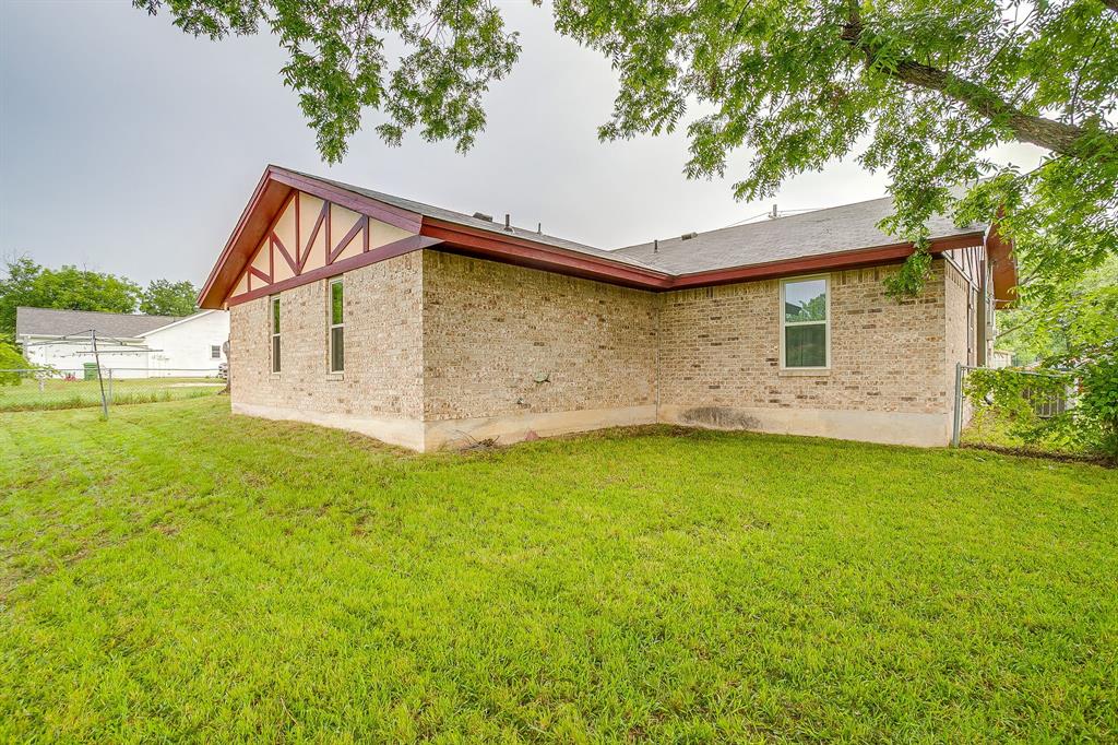 709 North Ave B Springtown, TX 76082 - Photo 30 of 32