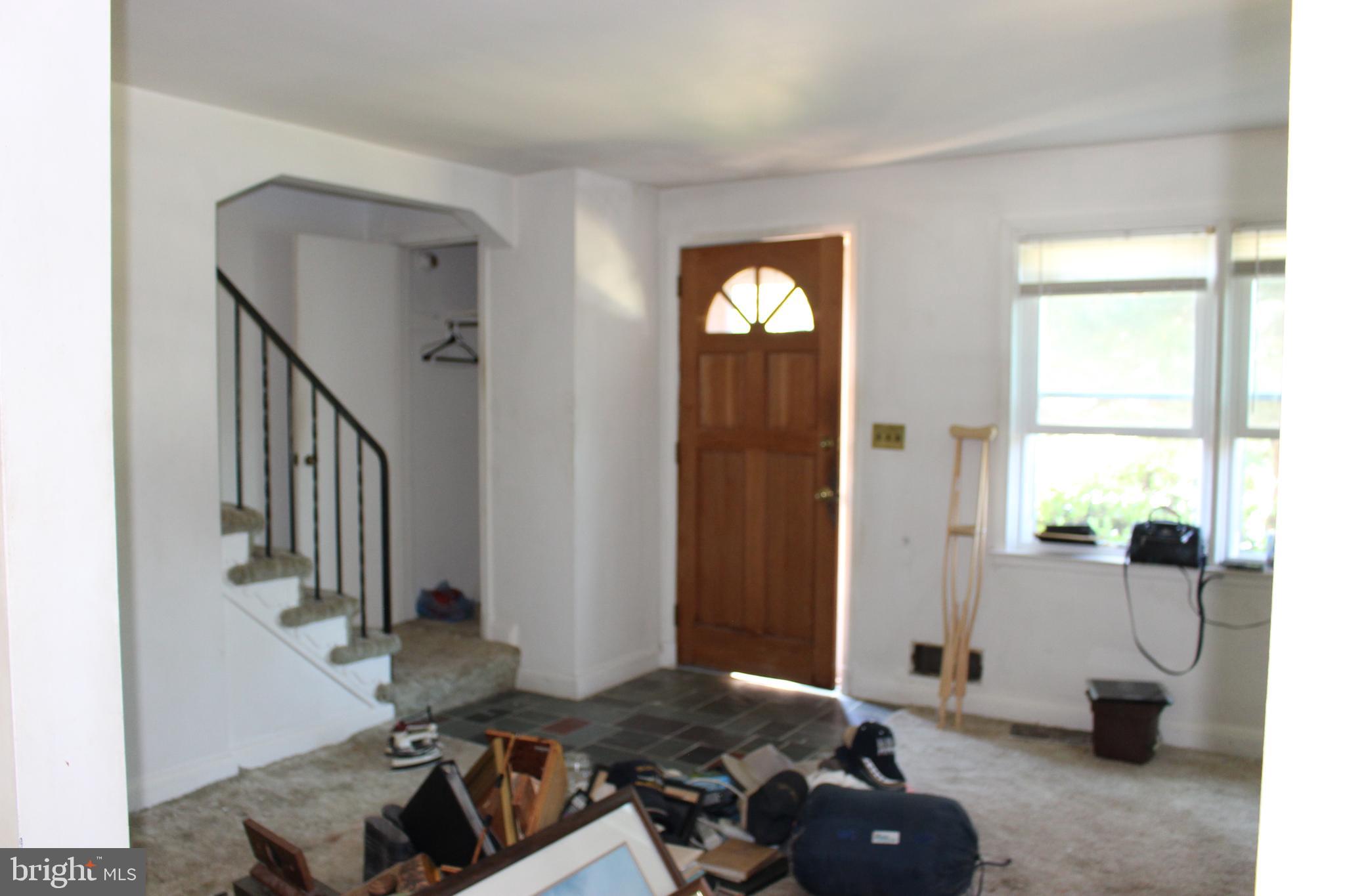 6104 Mt Ridge Road Catonsville, MD 21228 - Photo 8 of 30 Living Room