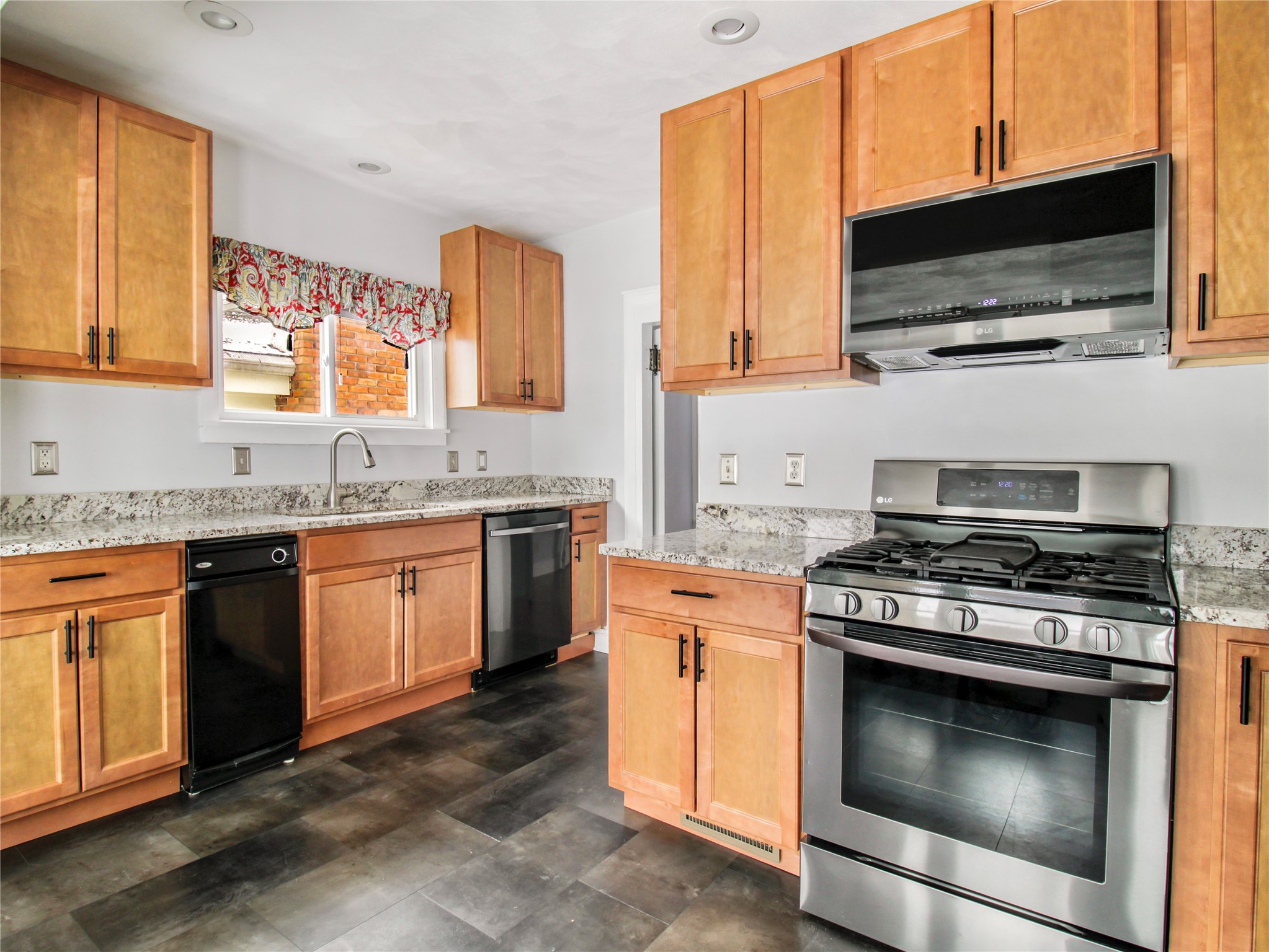 322 Front Street Owego, NY 13827 - Photo 12 of 49