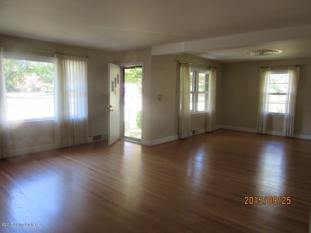 3700 Hughes Road Louisville, KY 40207 - Photo 2 of 11 Living Room