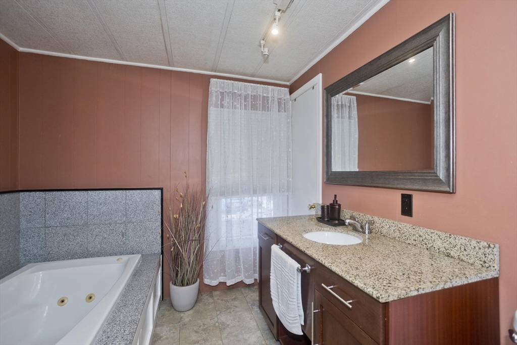 93 Grochmal Avenue, Unit 12 Springfield, MA 01151 - Photo 15 of 28