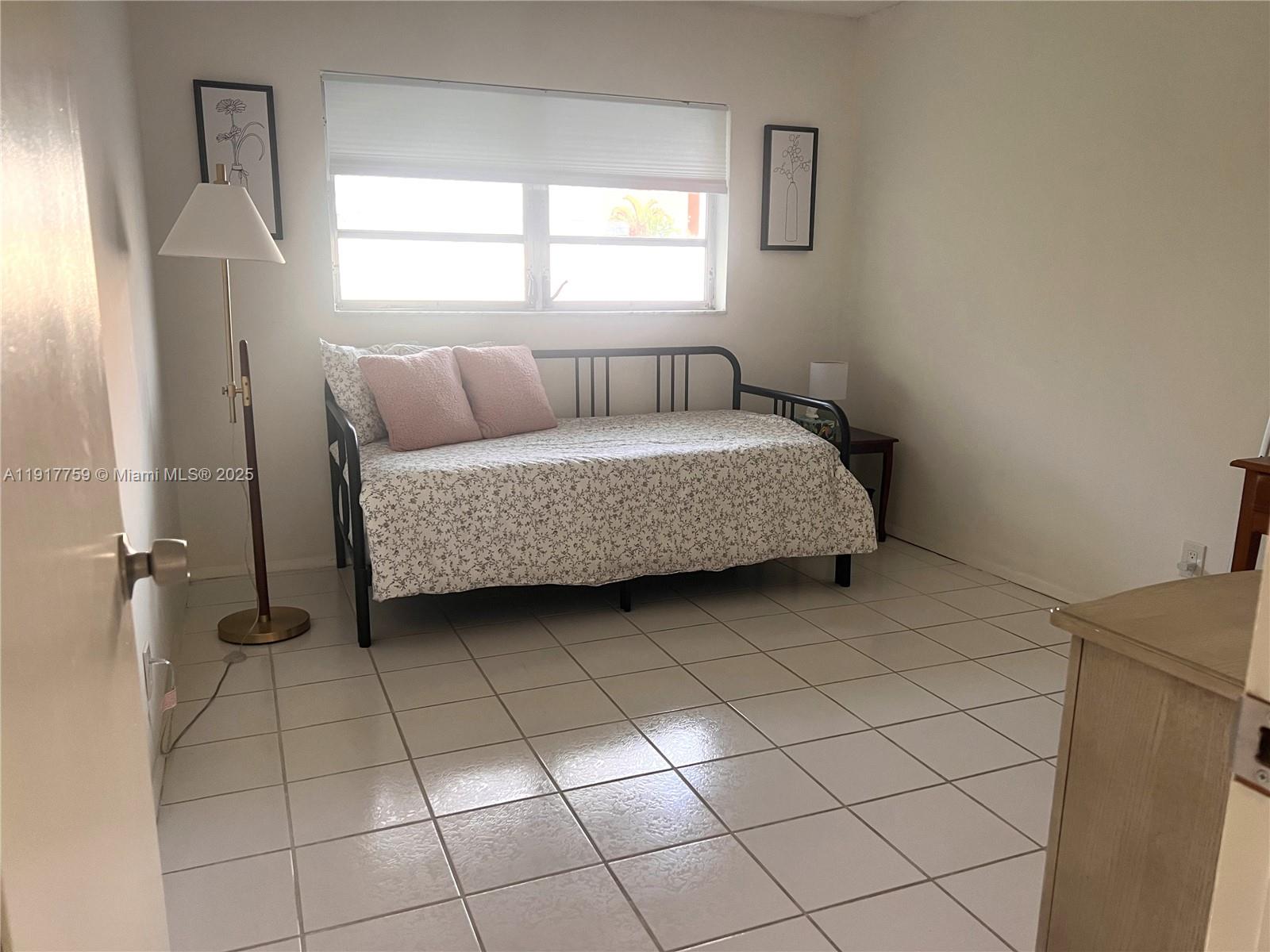 5300 Washington Street, Unit R102 Hollywood, FL 33021 - Photo 7 of 11 a room with a bed and a window