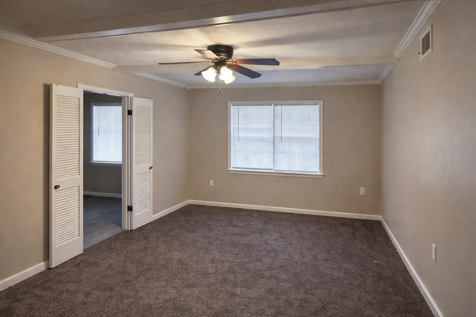 3300 Keystone Avenue Memphis, TN 38128 - Photo 10 of 18 a view of an empty room with a window