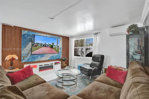 $599,000 | 609 Southwest 2nd Avenue, Hallandale Beach, FL 33009