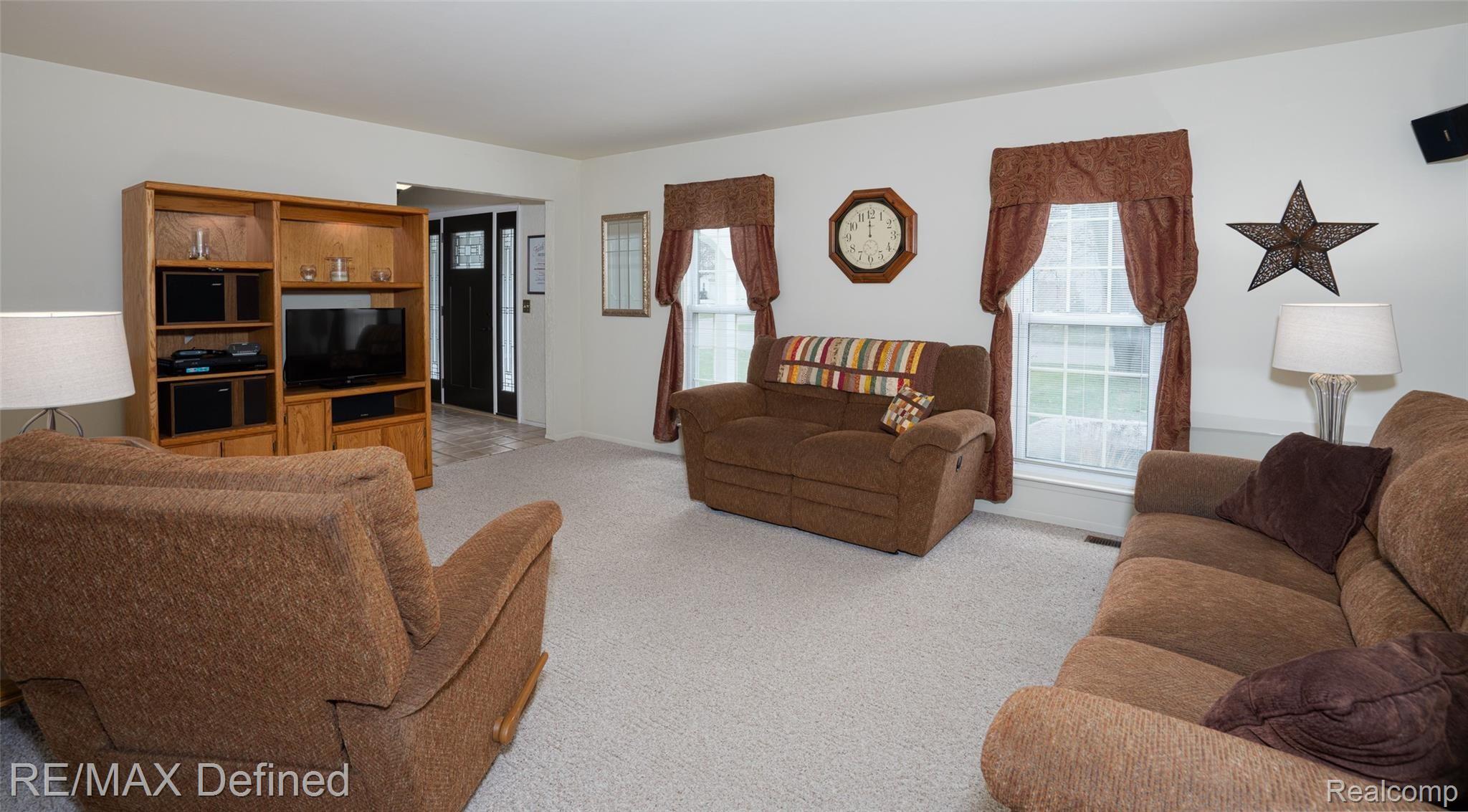 1576 North Fairview Lane Rochester, MI 48306 - Photo 16 of 30 Living Room