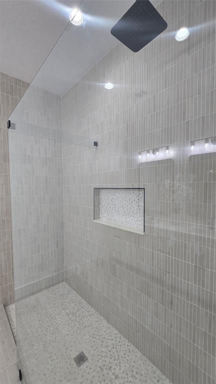 1106 East Sixth Street Springtown, TX 76082 - Photo 20 of 29 a bathroom with a shower